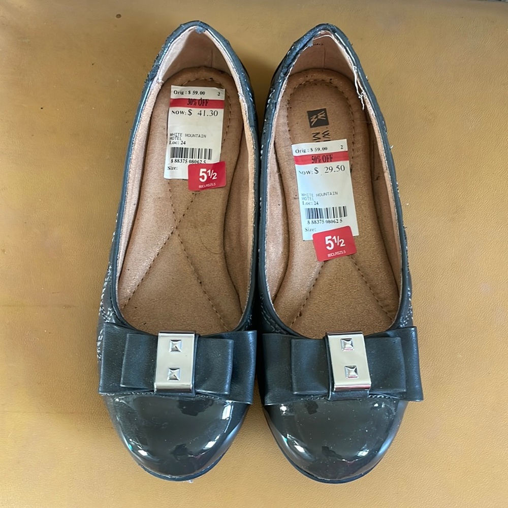 White Mountain gray shoes size 5 1/2